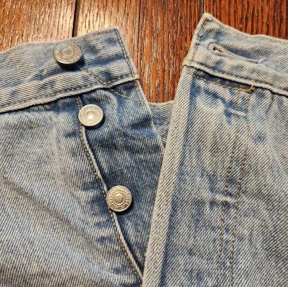 Levi's 501 Light Blue Buttonfly Distressed Jean Shorts - Picture 6 of 6